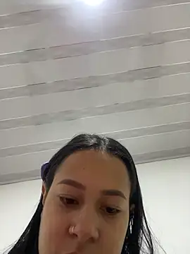 PaulaCruz01 online show from October 28, 2025, 11:47 pm