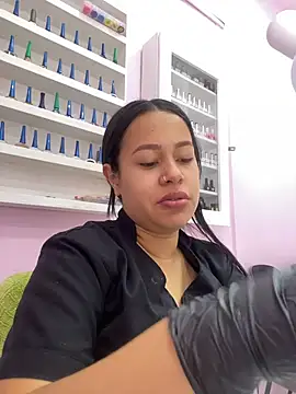 PaulaCruz01 online show from November 14, 2025, 4:10 pm