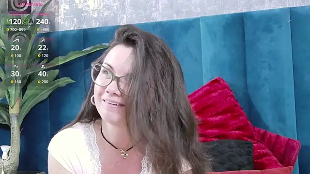 Snapshot of Roxie_Anne chatting on July 10, 2026, 5:57 pm Roxie Anne online show from July 10, 2026, 5:57 pm