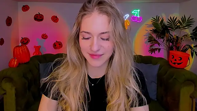 sassy cutie online show from November 10, 2025, 6:07 am