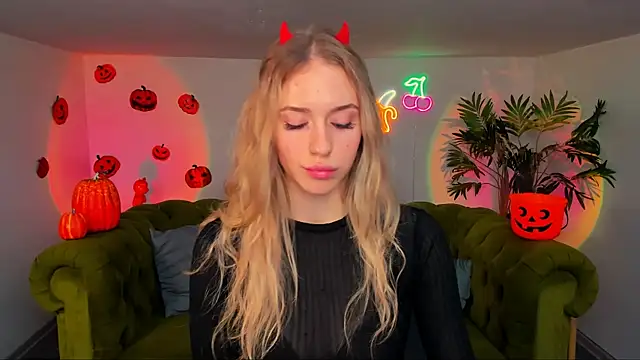 sassy cutie online show from October 29, 2025, 6:34 am