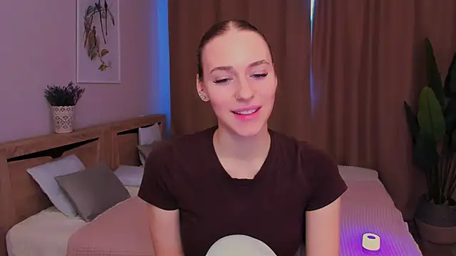 sassy cutie online show from February 4, 2026, 1:39 pm