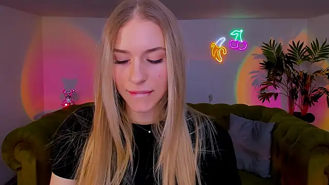 sassy cutie online show from November 26, 2025, 6:24 am