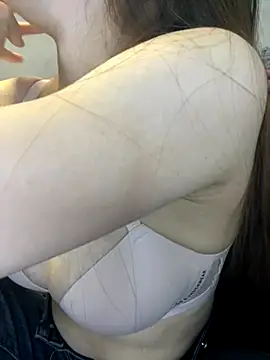 kitty-20x online show from November 17, 2025, 2:10 pm