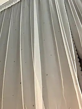 helo-kitty online show from October 30, 2025, 8:39 pm