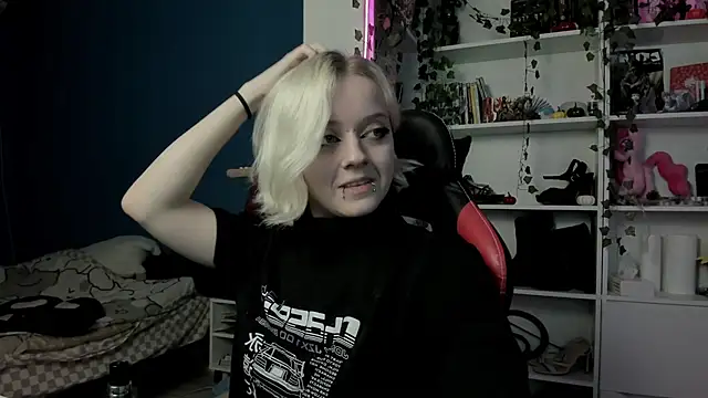 Holy Mistress S online show from November 7, 2025, 10:20 am