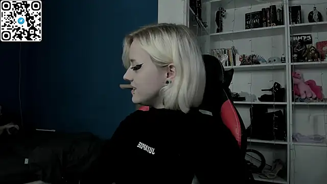 Holy Mistress S online show from December 23, 2025, 9:52 am