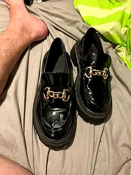 fortheloveofheels74 online show from November 18, 2025, 12:26 am