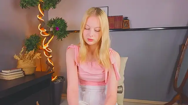 YungLyssy online show from November 30, 2025, 2:34 am