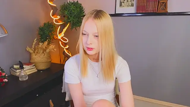 YungLyssy online show from November 18, 2025, 3:32 am