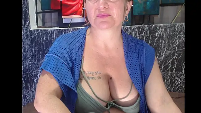 Debora Cienfuegos25 online show from November 19, 2025, 1:16 am