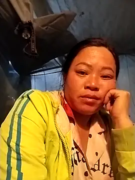 Nadia-a online show from November 18, 2025, 7:11 am