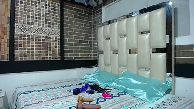 yuliet latin69 online show from November 16, 2025, 1:16 pm