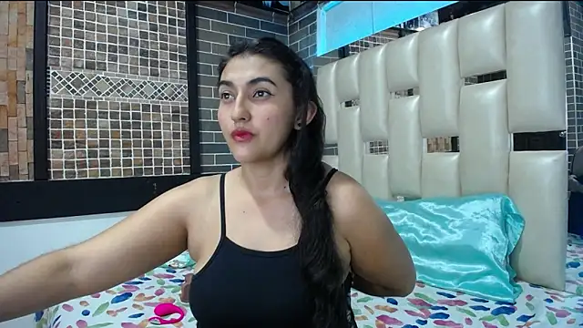 yuliet latin69 online show from November 27, 2025, 1:44 pm