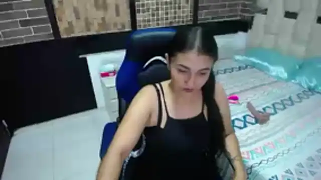 yuliet latin69 online show from November 11, 2025, 1:28 pm