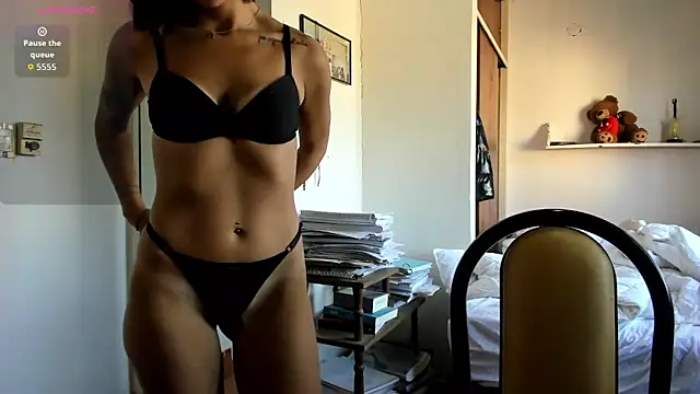 lucialuna online show from March 24, 2026, 6:30 pm