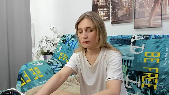 Snapshot of Tenderly_Sophie chatting on May 31, 2026, 1:11 am Tenderly Sophie online show from May 31, 2026, 1:11 am