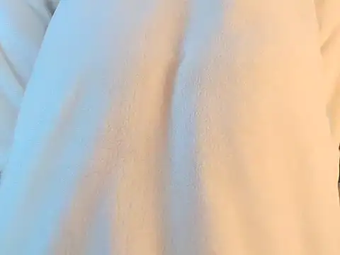 Snapshot of CloePeterson chatting on December 17, 2025, 12:43 pm CloePeterson online show from December 17, 2025, 12:43 pm