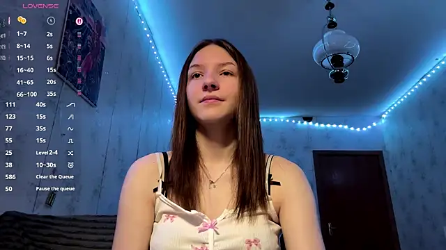 Snapshot of Beauty_miIa chatting on December 19, 2025, 2:41 pm Beauty miIa online show from December 19, 2025, 2:41 pm