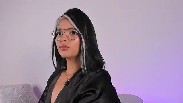 Snapshot of Sophie_Duarte chatting on June 12, 2026, 11:57 pm Sophie Duarte online show from June 12, 2026, 11:57 pm