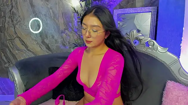 sydney miller  online show from February 5, 2026, 11:33 pm