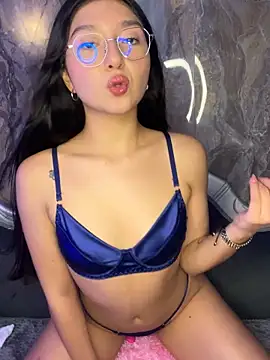 sydney miller  online show from November 27, 2025, 11:27 pm