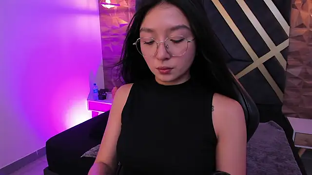 sydney miller  online show from February 18, 2026, 11:23 pm