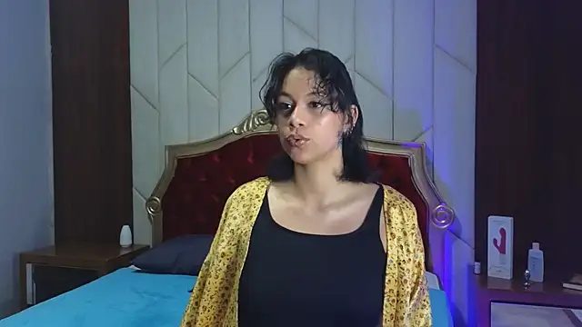 Athenea sky  online show from October 23, 2025, 4:05 pm