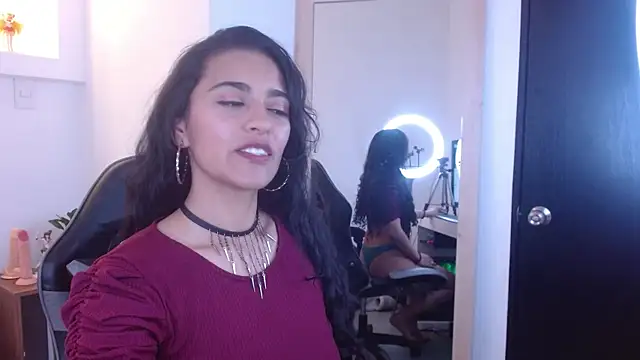 aanacaro as online show from November 24, 2025, 7:58 pm