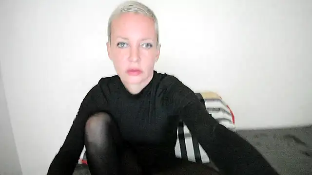 Blueskynicci online show from November 9, 2025, 12:20 pm