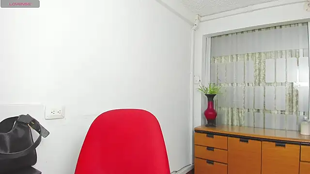 Snapshot of chloehanna chatting on November 25, 2025, 8:20 pm chloehanna online show from November 25, 2025, 8:20 pm