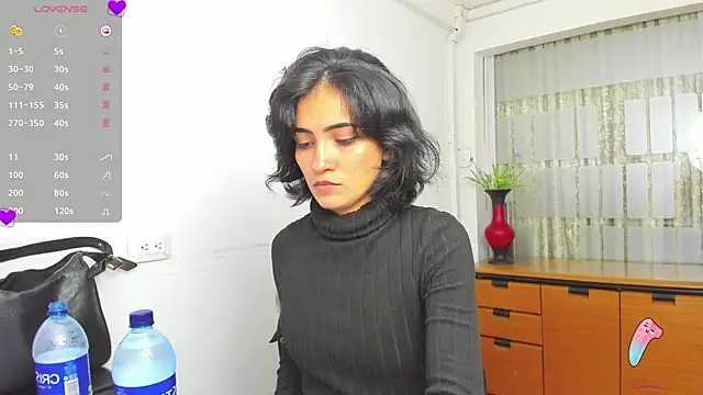 Snapshot of chloehanna chatting on November 24, 2025, 6:08 pm chloehanna online show from November 24, 2025, 6:08 pm