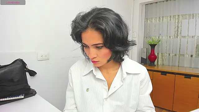 Snapshot of chloehanna chatting on November 11, 2025, 6:03 pm chloehanna online show from November 11, 2025, 6:03 pm