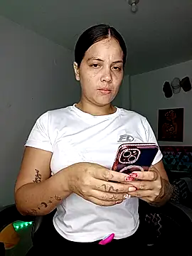 tattyHot95 online show from November 12, 2025, 1:26 pm