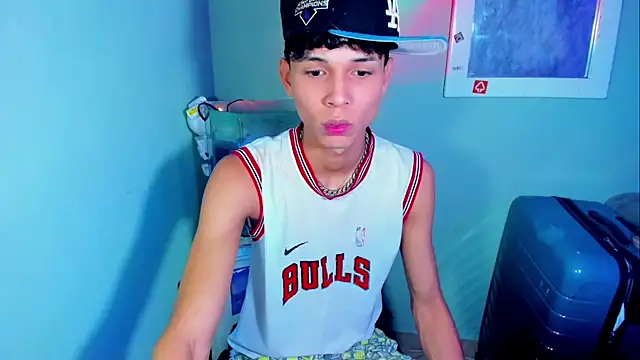 Snapshot of boyswantingplay chatting on February 23, 2026, 12:28 pm boyswantingplay online show from February 23, 2026, 12:28 pm