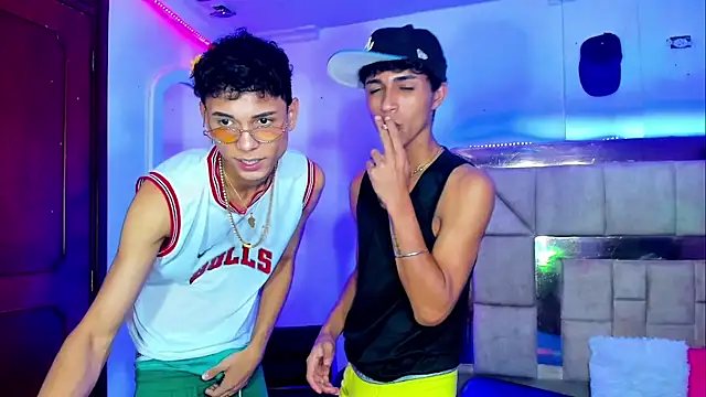 Snapshot of boyswantingplay chatting on February 15, 2026, 7:42 am boyswantingplay online show from February 15, 2026, 7:42 am