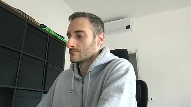 Snapshot of LukaShyGuy chatting on February 24, 2026, 9:43 am LukaShyGuy online show from February 24, 2026, 9:43 am