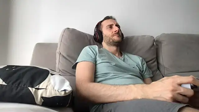 Snapshot of LukaShyGuy chatting on June 6, 2026, 7:57 am LukaShyGuy online show from June 6, 2026, 7:57 am