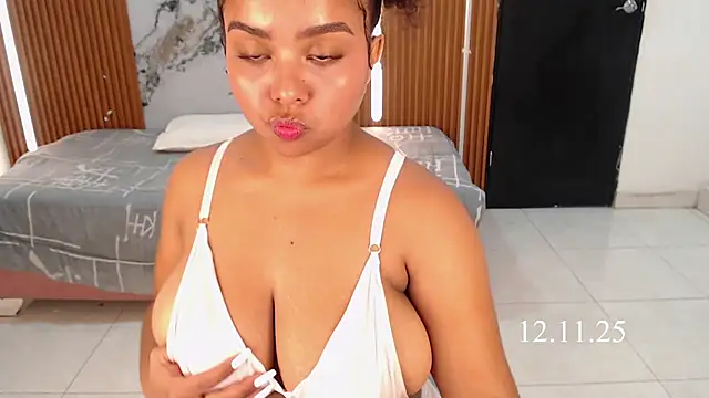 rosselyn  online show from November 12, 2025, 7:51 pm