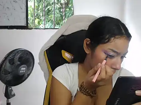 Snapshot of emily_stars1 chatting on November 24, 2025, 7:47 pm emily stars1 online show from November 24, 2025, 7:47 pm