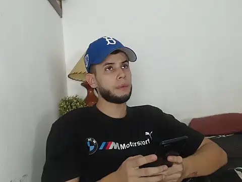 Maxcole 07 online show from November 23, 2025, 7:24 pm