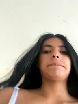 miadaviesx online show from November 11, 2025, 12:44 pm