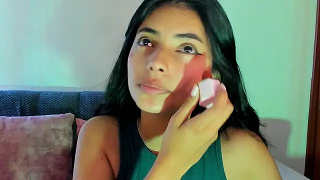 miadaviesx online show from November 22, 2025, 12:48 pm