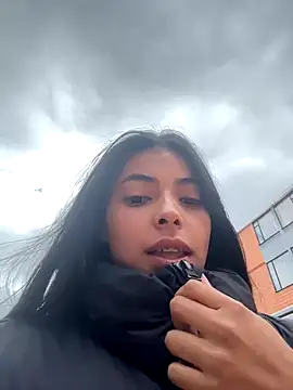 miadaviesx online show from November 14, 2025, 1:04 pm