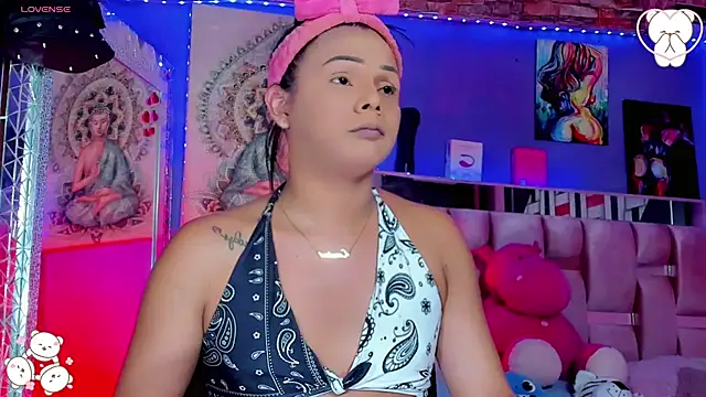 Zulema Zahirx online show from November 6, 2025, 2:26 am