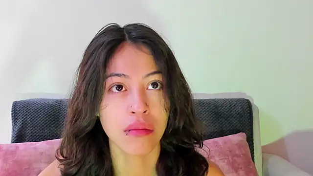 Snapshot of emily_jonessxx chatting on November 20, 2025, 1:12 pm emily jonessxx online show from November 20, 2025, 1:12 pm