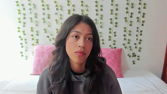 emily jonessxx online show from February 12, 2026, 6:07 pm