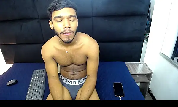 Snapshot of CamiloBuck chatting on November 14, 2025, 5:00 am CamiloBuck online show from November 14, 2025, 5:00 am