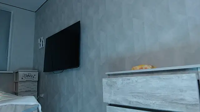 little paw  online show from April 3, 2026, 8:37 pm