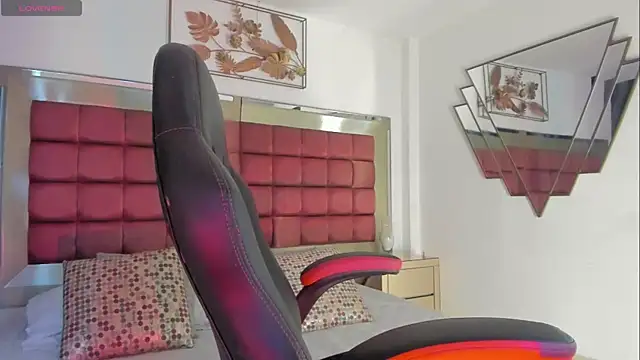 EmmaCarther online show from November 23, 2025, 5:56 pm